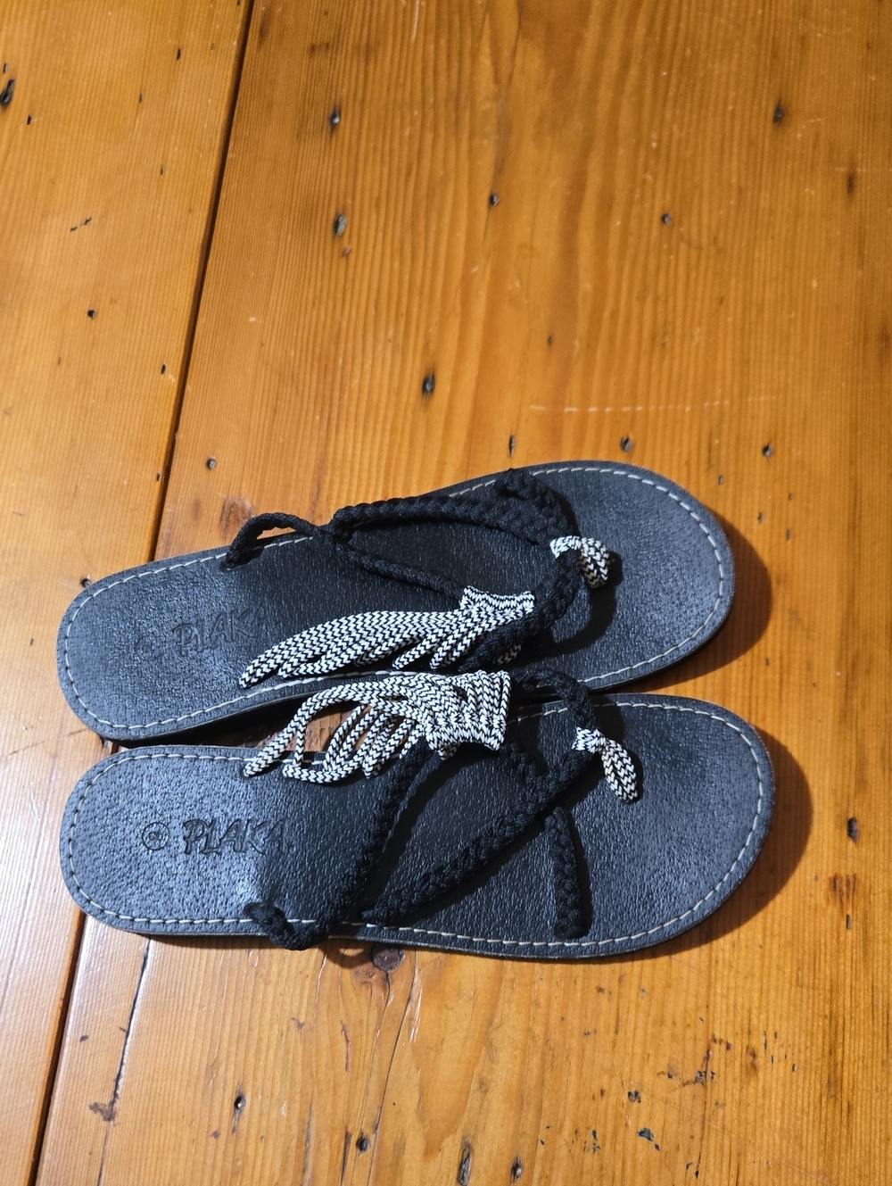 Plaka Sz 8 Black Braided Rope Flip Flop Sandals with White Accent
